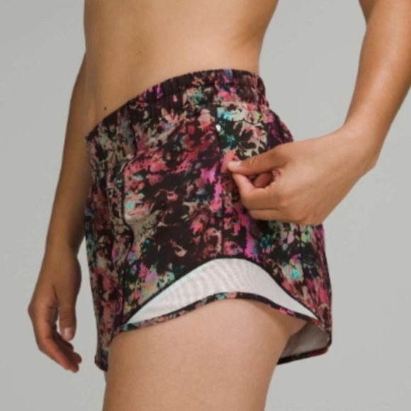 Lululemon Hotty Hot Low-Rise Short 4" - Picture 6 of 6